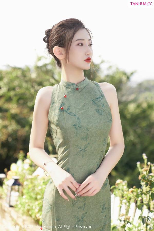   [XiuRen]高清写真图 2023.08.03 No.7181 沈青黛 旗袍美腿第8张图片